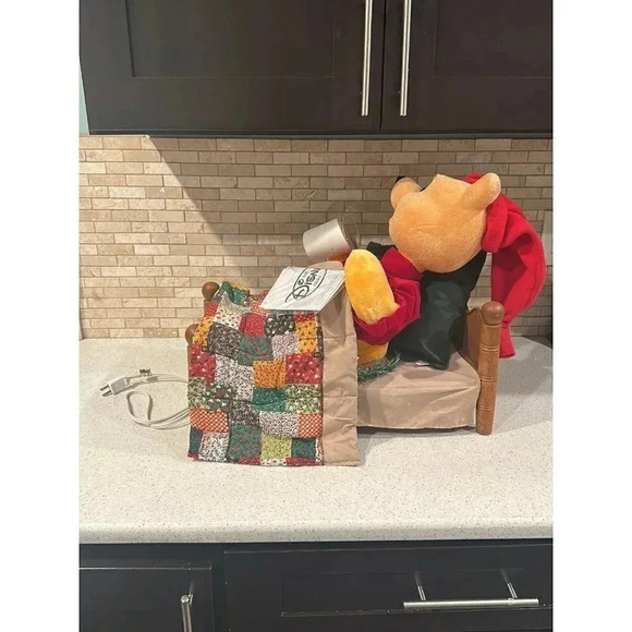 Vintage Disney Christmas Winnie The Pooh in Bed Musical Motionette Tested Works - Picture 1 of 7